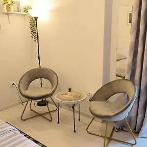 κάντε κράτηση εδώ